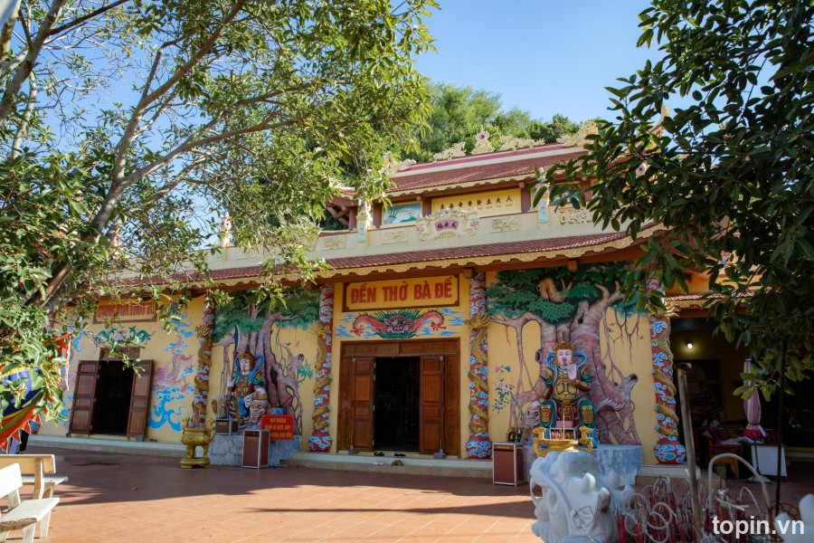 Đền Bà Đế