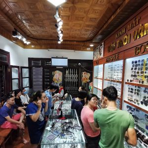 Kính Mắt Mặt Trời Vàng - 69 Nguyễn Công Trứ