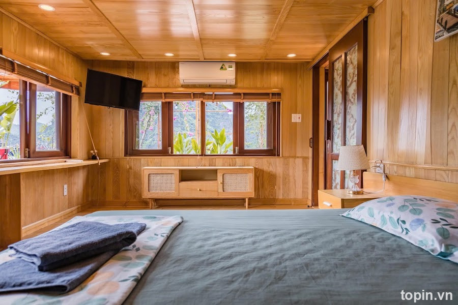 Lan Hạ Floating Homestay