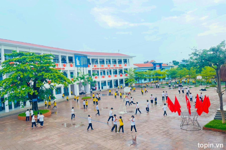 Trường THCS Bạch Đằng