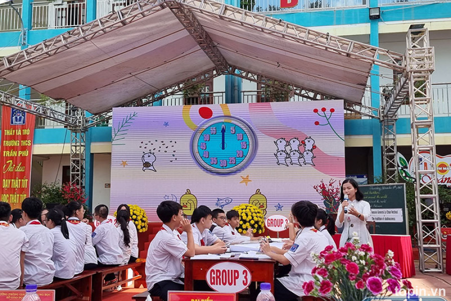 Trường THCS Trần Phú